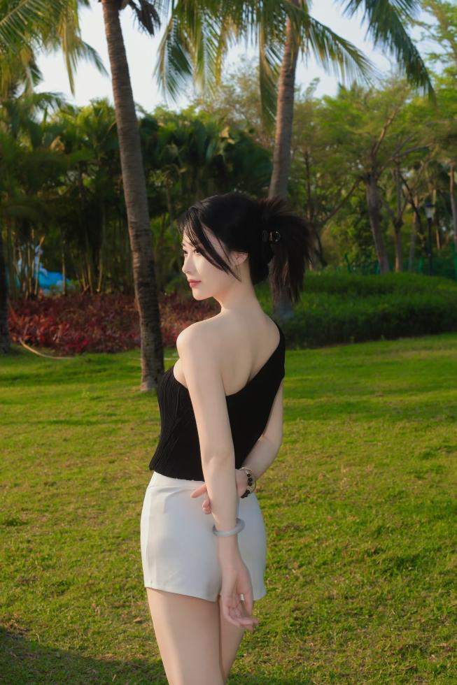 黑白配，始终是绝配的颜色