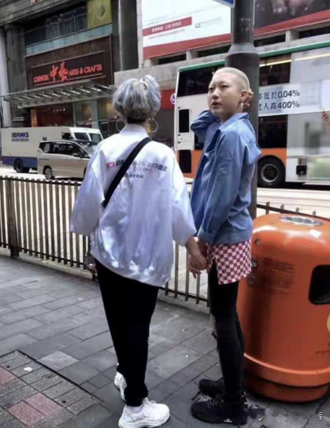 吴卓林还真的是长大成熟了。和女友已经在一起快8年了，日子过得并不轻松，但是没有