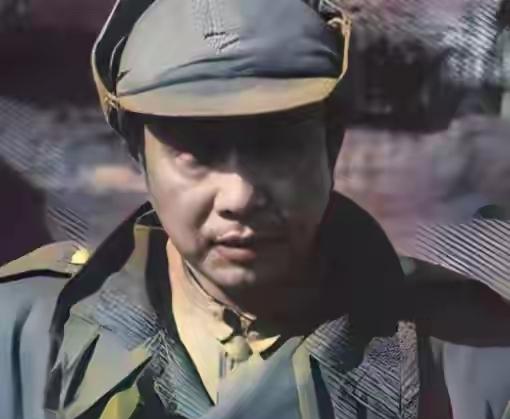 1949年1月，傅作义宣布起义时，第四兵团司令李文“啪”地把军刀摔在桌上，指着满