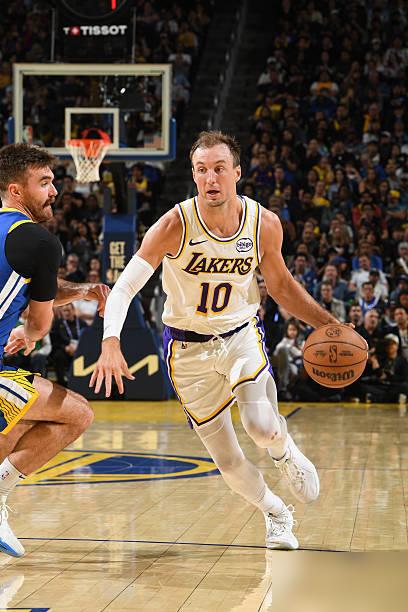 湖人队说要减少东契奇的持球，这事，明眼人都看得出来，跟战术没半毛钱关系，这就是提