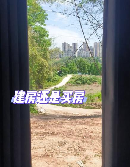 我表哥在深圳打工15年，去年却突然回村盖了一栋3层小洋楼。亲戚都笑他傻：“城里买