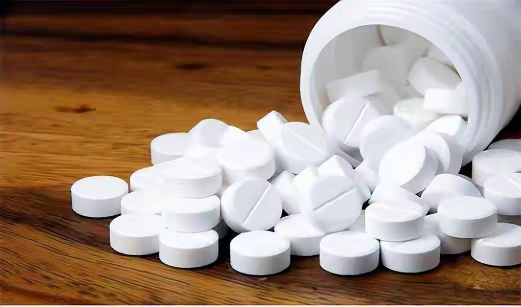 阿司匹林，到底是早上吃好，还是晚上吃更靠谱？这事儿，问的人太多了。“医生，我