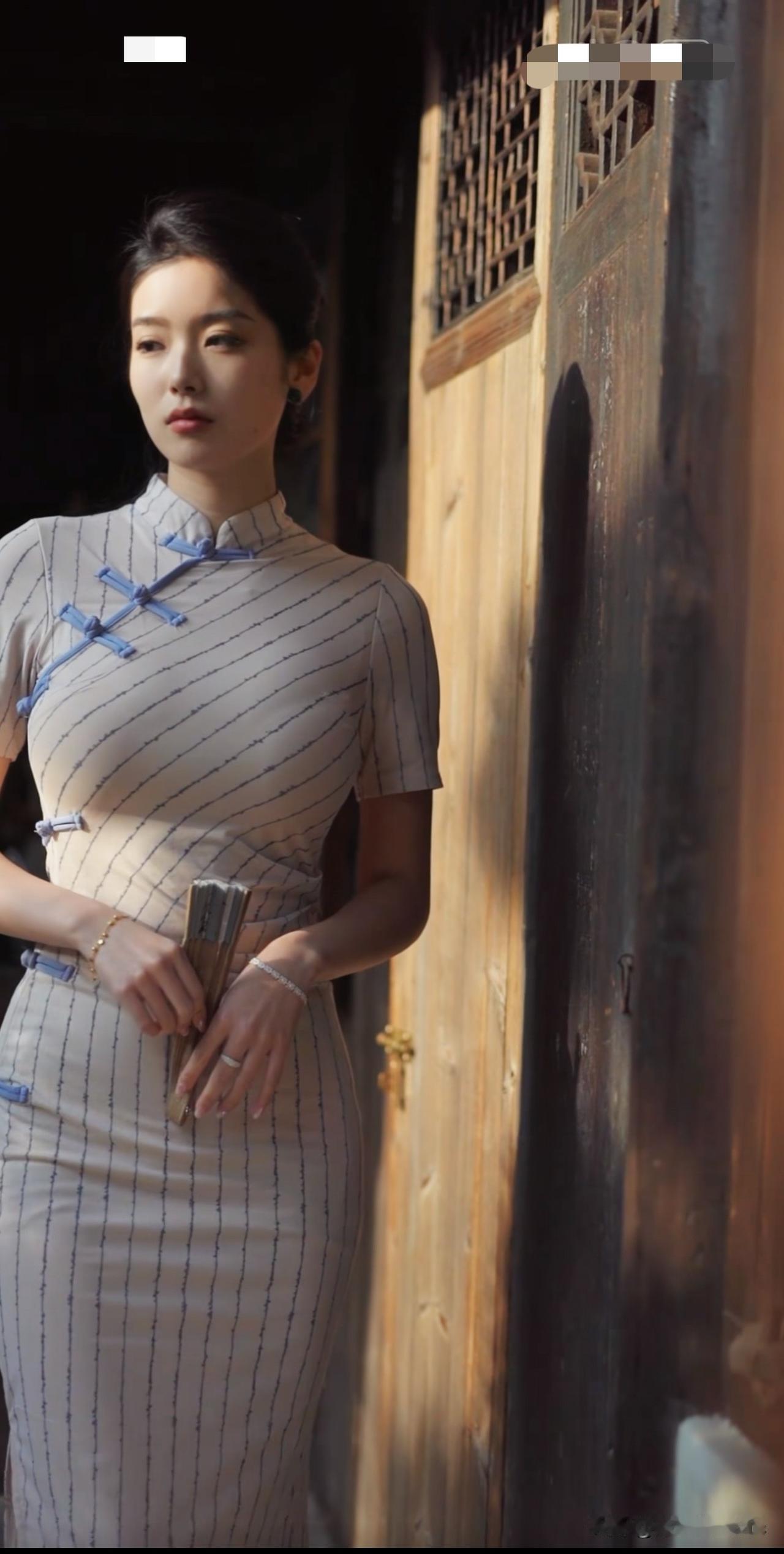 优雅旗袍，复古韵味，尽显东方之美看看气质女神的穿着搭配吧旗袍秀东方美人旗袍古