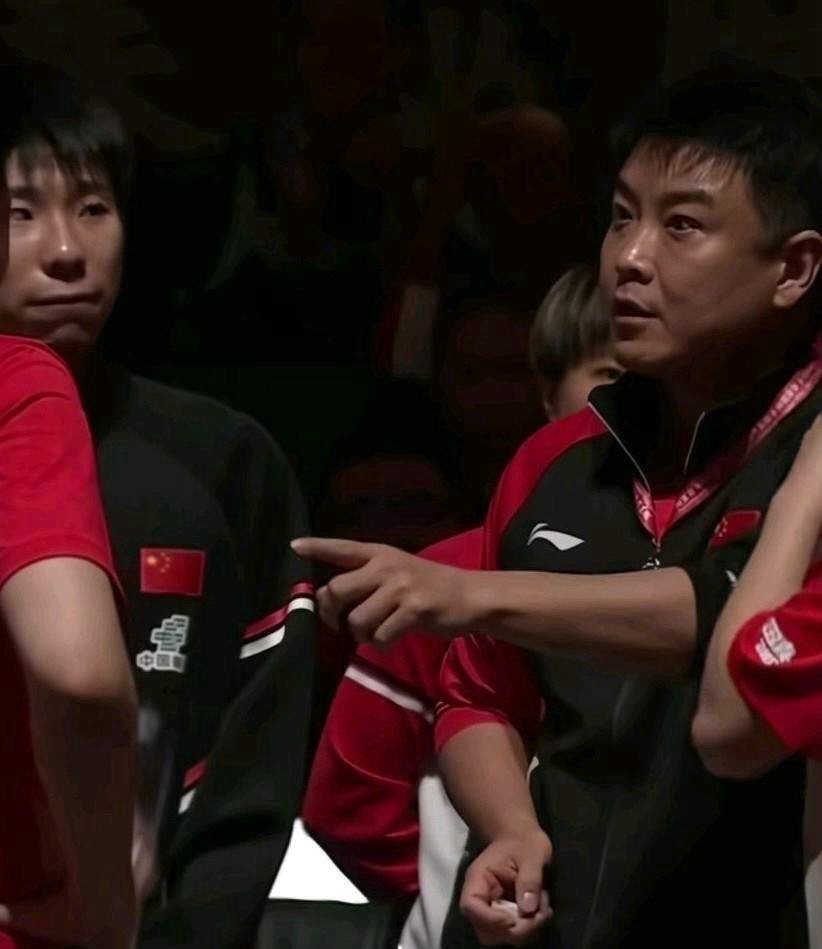 国乒急需召回樊振东。世界第一+世界第二快要顶不住了，就在刚刚，王楚钦/林诗栋男双