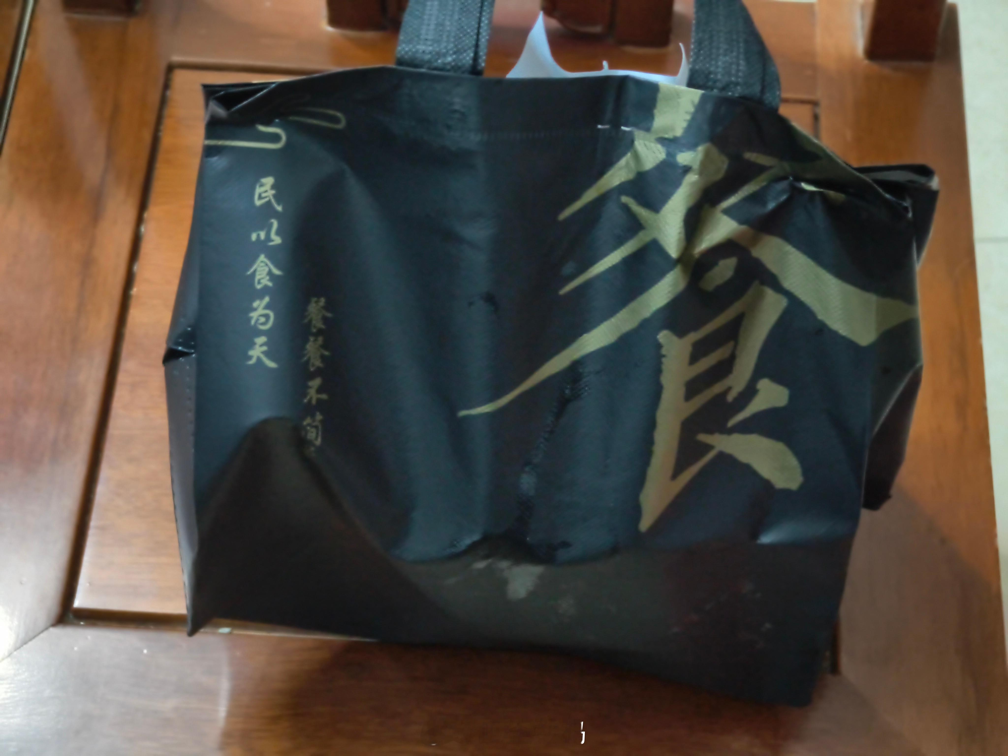 五点多六点点的外卖，十点才送到，我都要准备睡觉了，这京东外卖送货速度……[捂脸哭]