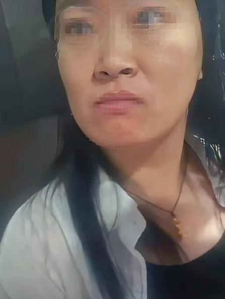 8月21日，石家庄，一名外卖小哥因为电梯被挡住，订单眼看就要超时，和一户人家发生