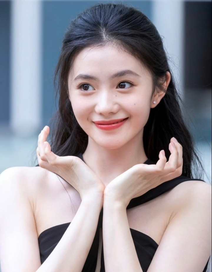 1.白玉兰最佳编剧袁子弹参与创作的《复仇的决心》正在接触杨紫。项目取材于真实打拐案件相关经历，计划同