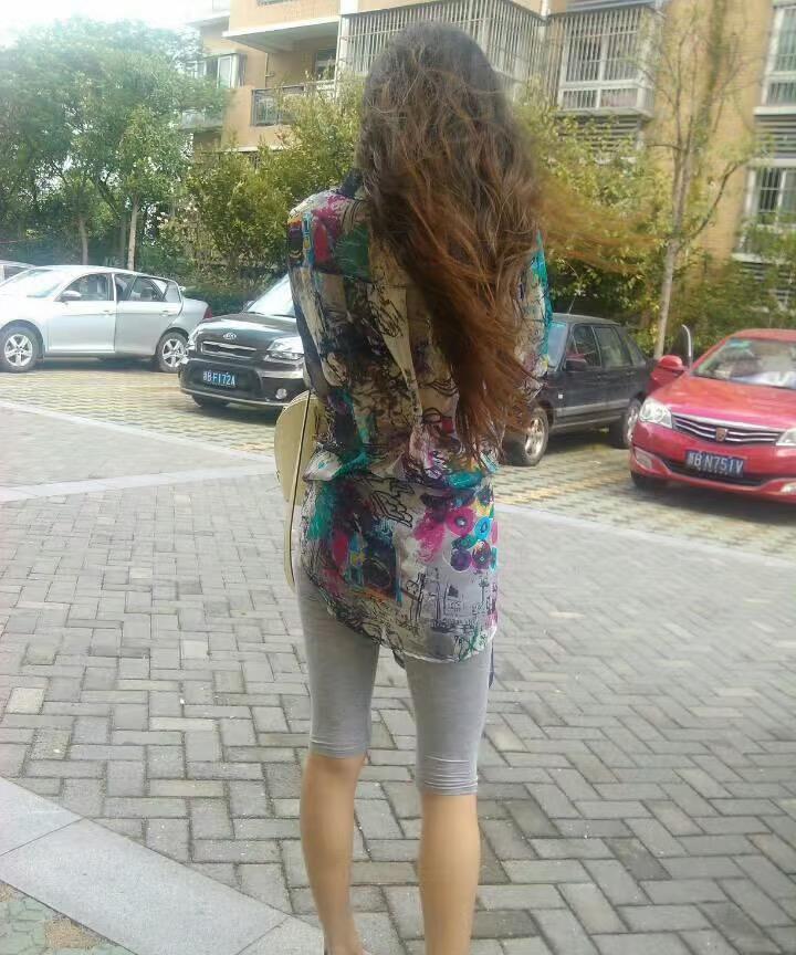 妈呀，这年头还有人这样穿衣服吗？别说，人家瘦、还挺好看的！果然，有的人就是衣架