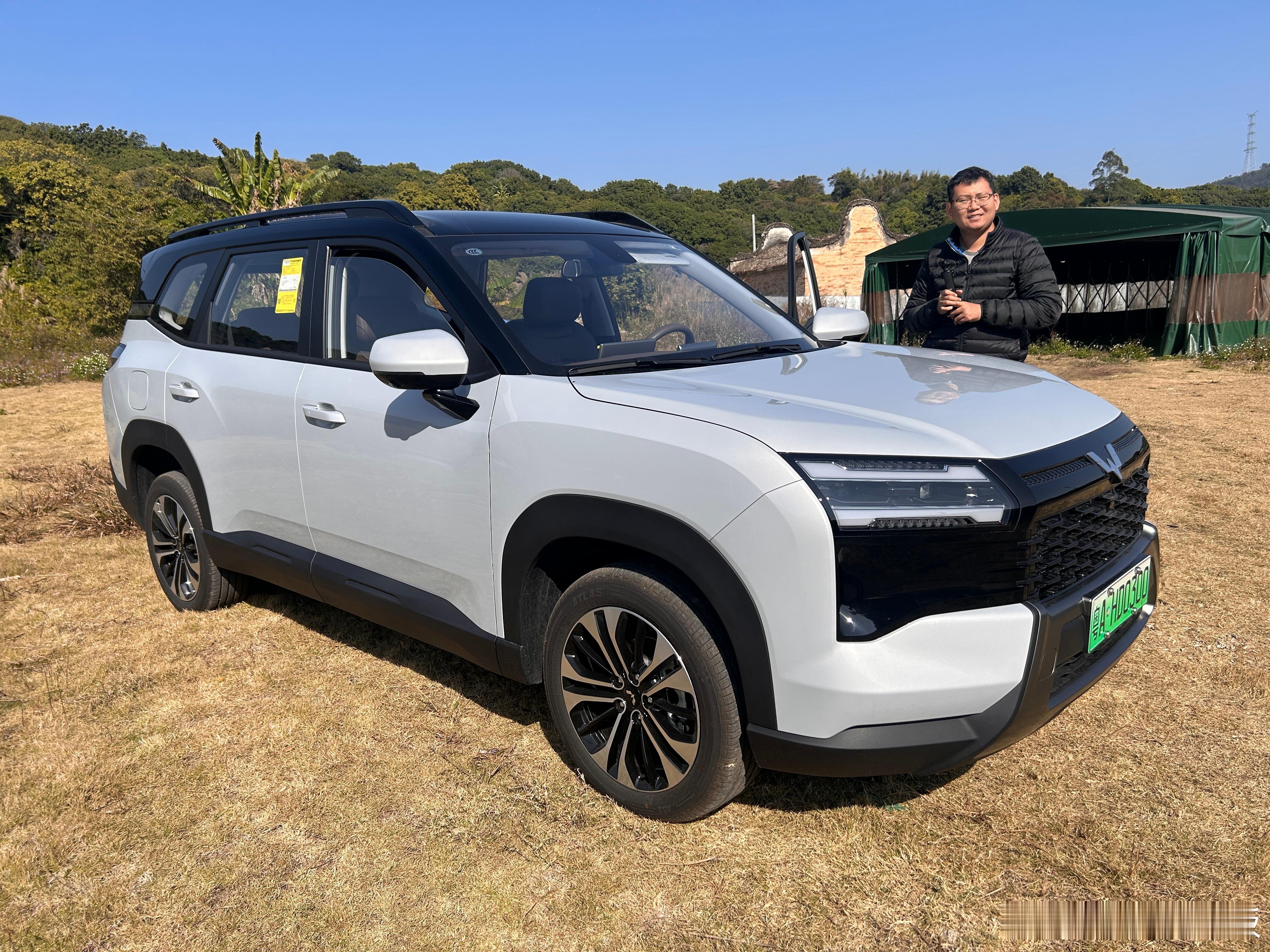 五菱的车说价格前，也就那样，没啥亮点，说了价格后就全是惊爆点。这台星光560最