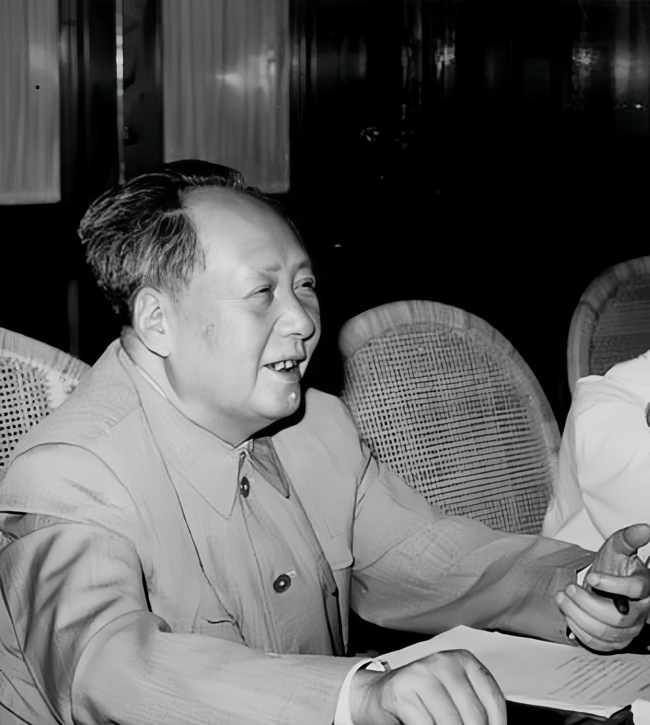 1966年秋天，毛主席专门把开国上将宋任穷叫到钓鱼台，见了面就问他，你检讨了没有