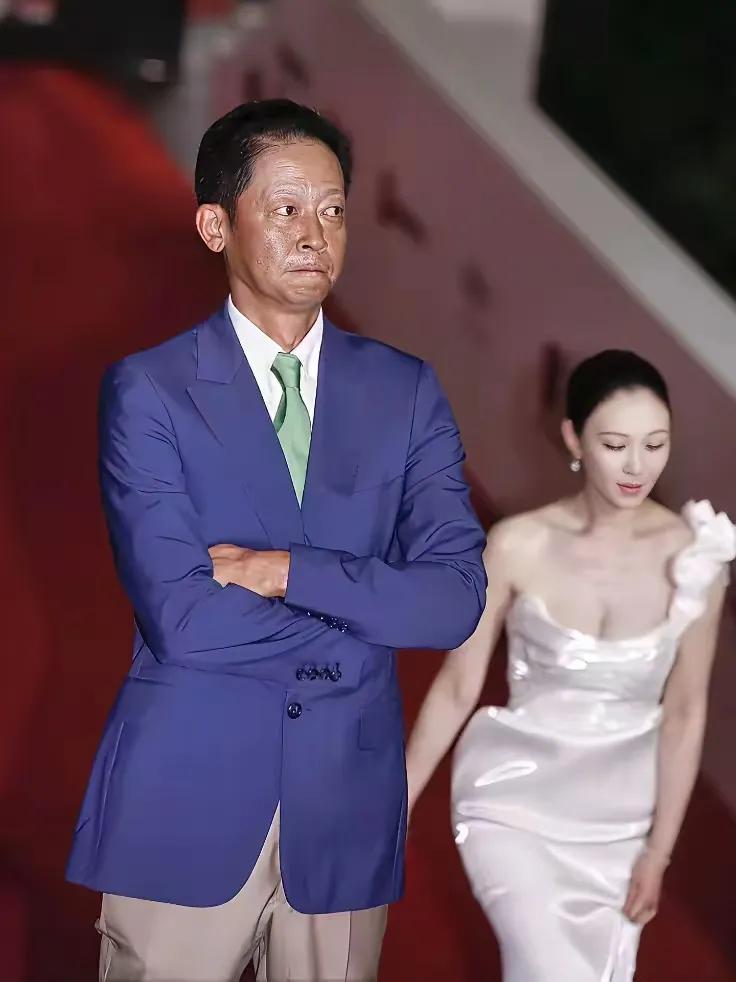 王志文如何做到目不斜视？王志文自从结婚以后，在这个污泥混水的大染缸里从来没有过绯