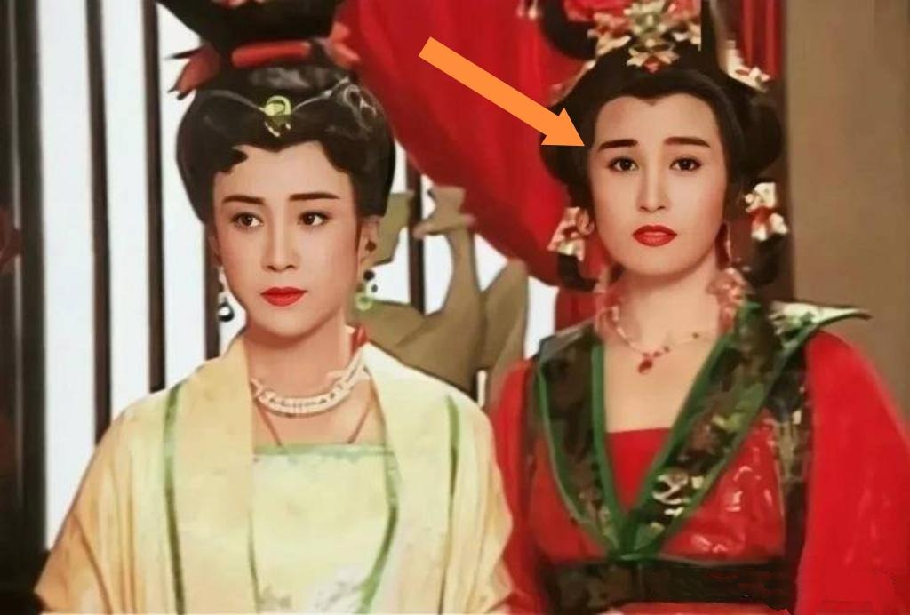 终于懂了，为什么这部老剧里，几乎所有观众都不喜欢剧中扮演腊燕的这个角色。其实不只