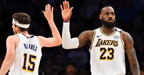 【皮尔斯：詹姆斯影响力太大了，他不在时才能看到他队友多强】皮尔斯表示：“只要队里