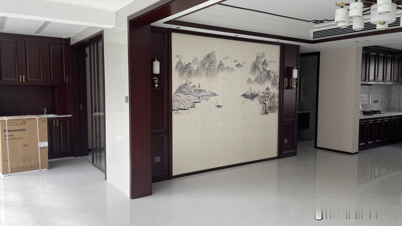 168平方四室两厅三卫户型中式风格装修完工，没有复杂造型，硬装花费218000元