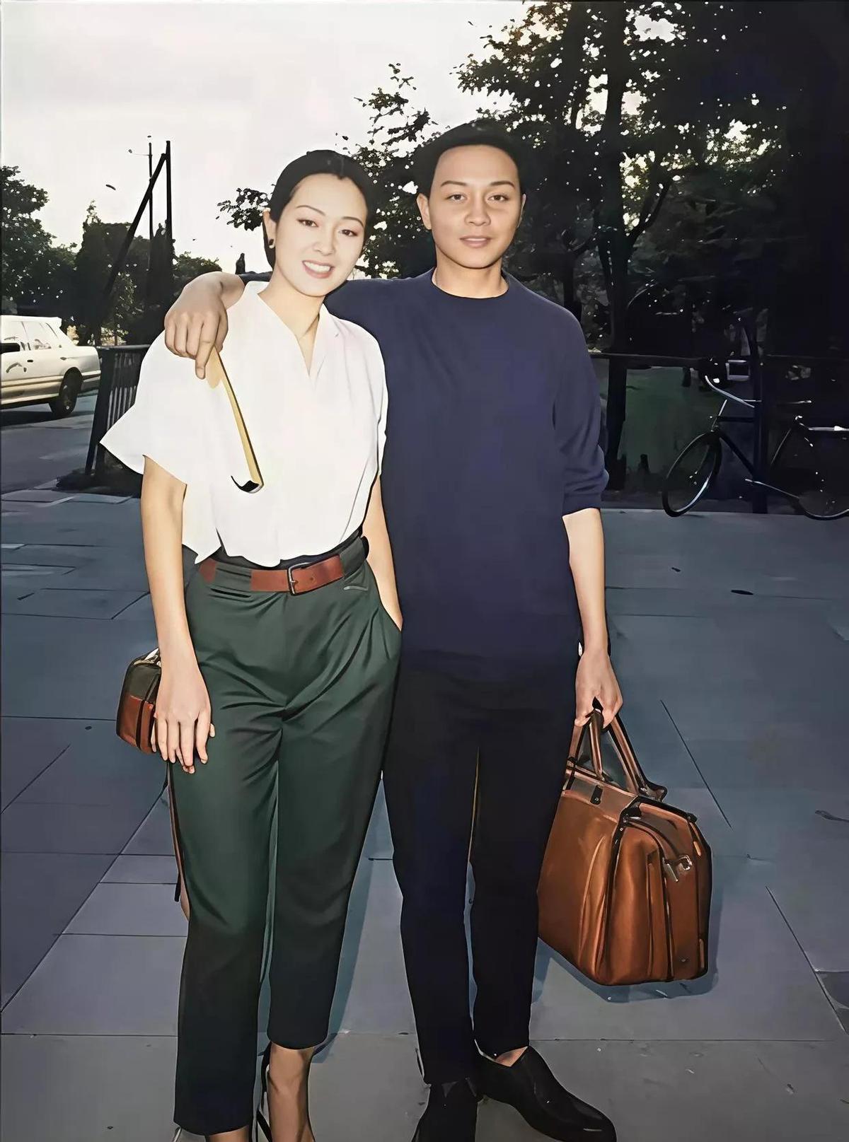 威尼斯电影节上，巩俐一句话撕开了表演界的遮羞布：我们都在追求完美容颜，却忘了表演