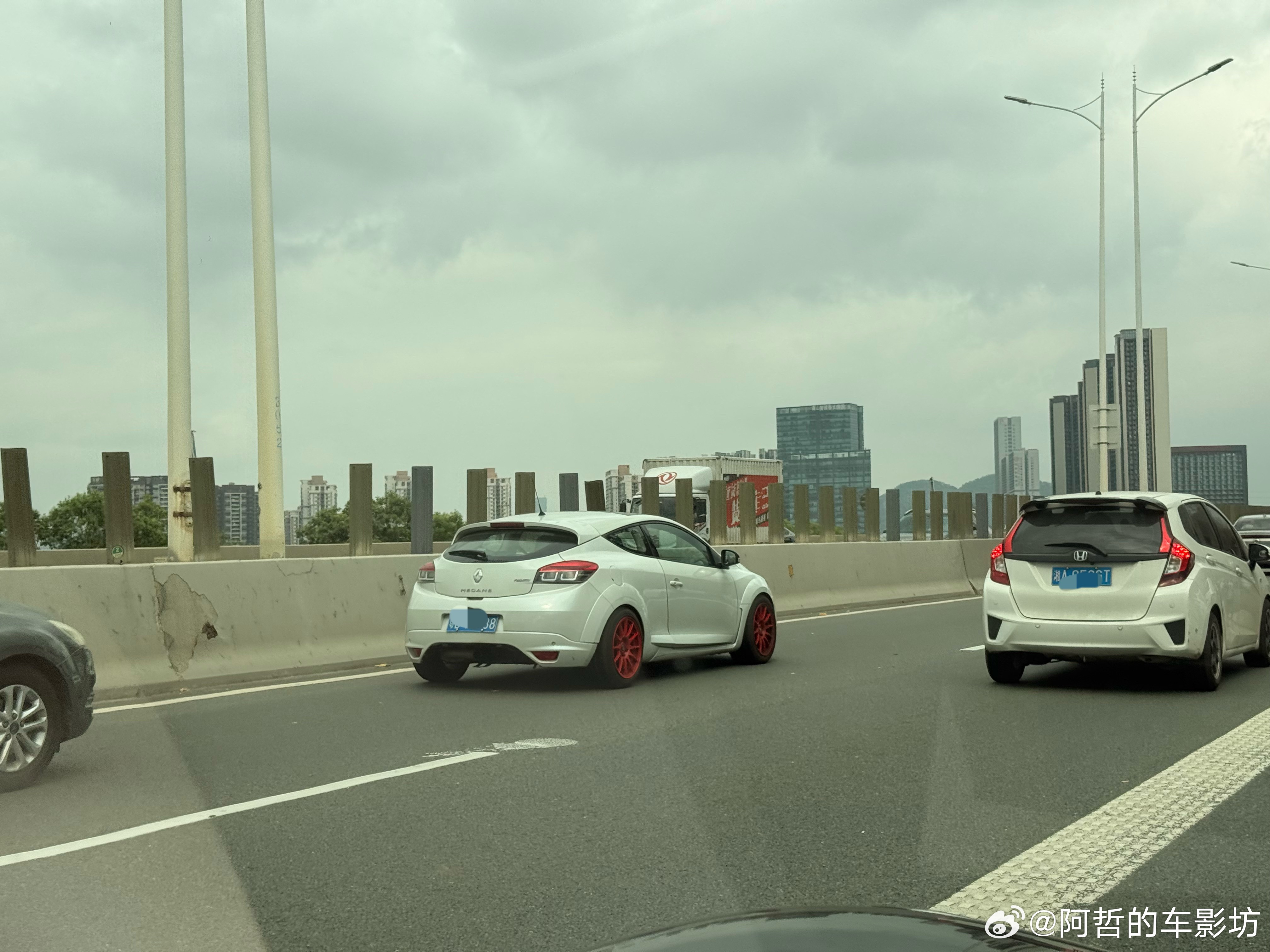 梅甘娜RS的传说太多了可惜好像还没开过雷诺的车就小时候好像坐过一回大v聊车