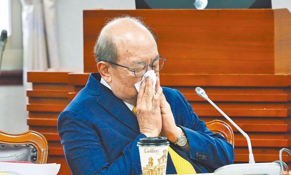 莱尔校长系铃要老柯解铃？大罢免后，民进党人事改组压力已经转向“万年总召”柯建