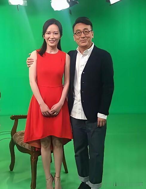早年间，他们一个长得帅气英俊，一个貌美如花，无论是身高、气质、长相上看都是很般配
