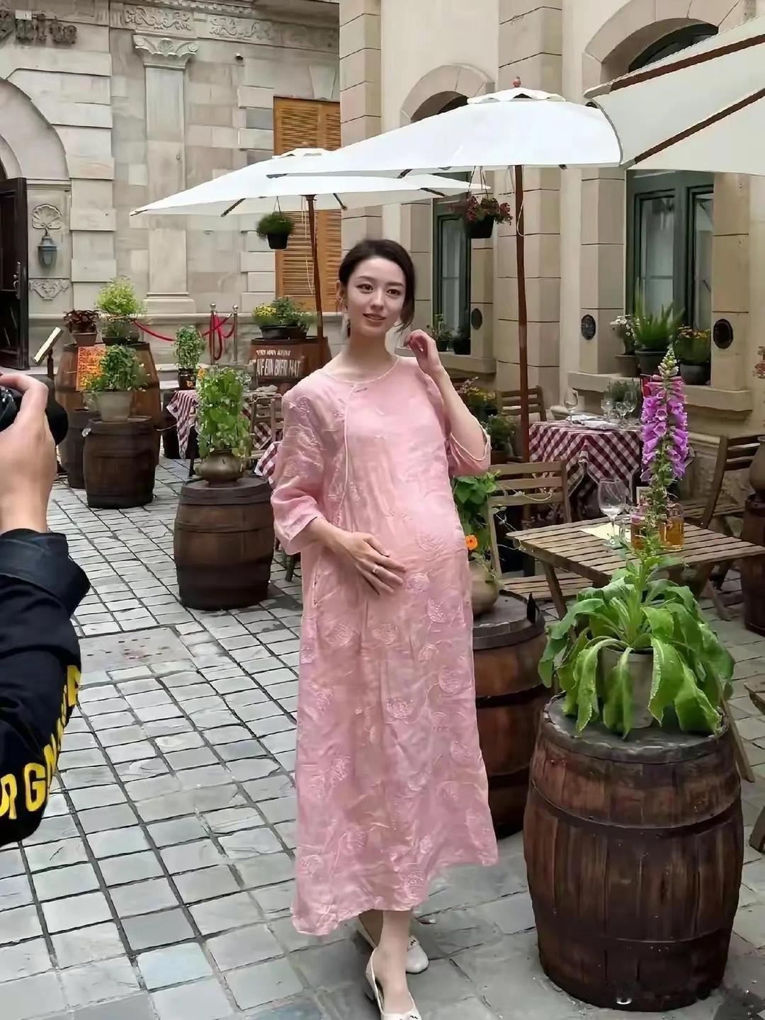 这位女士在电视上看到过，就是想不起来名字了，有谁认识她