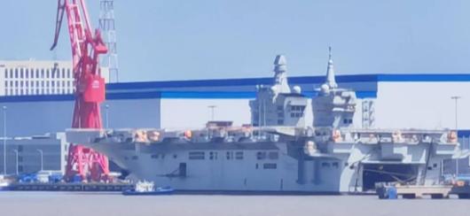 福建舰后劲还没过，中方第二艘电磁弹射大舰来了，美国军方懵了：这还怎么追得上！
