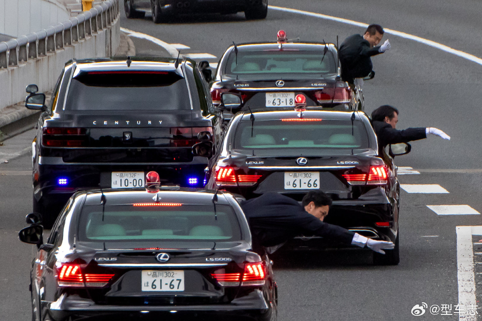 #型车街拍#首相护卫车队，配置略显寒酸，几辆丰田就把活儿干了。什么交通管制，基本不存在的。汇车并线全