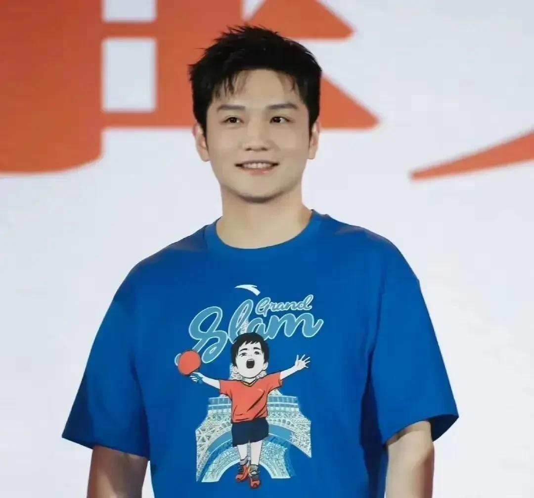 樊振东父母也曾因为他学习好，在专心学习文化课还是专注打乒乓球，之间犹豫不决。是