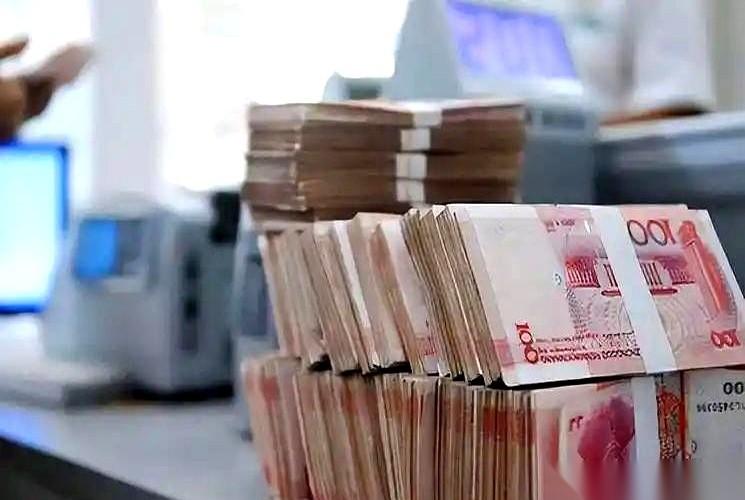 家庭存款4个档次：你在哪一层？第一档：生存线，存款5万以下这个档次的家庭