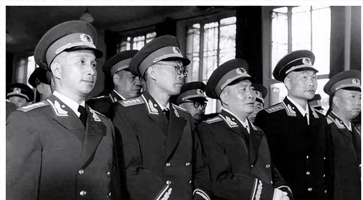 1955年有哪些将军被特别提拔为大将、上将和中将，这五位重要人物分别是谁？19