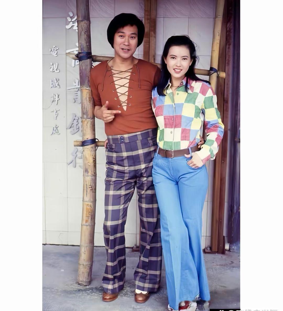 这是一九九二年蓝洁瑛与郑少秋在片场留下的一张合影。当时蓝洁瑛二十九岁，美得惊艳
