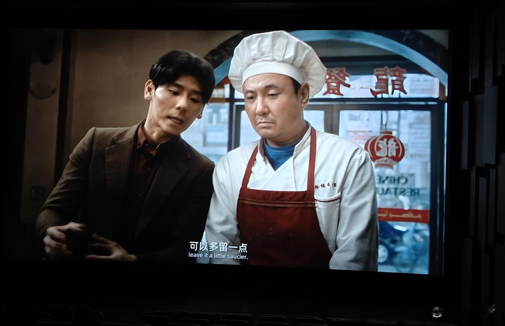沈腾新片20亿，我爸妈看完跟我说了句话，我愣了半天。退休以后，他俩第一次手拉手进的电影院，票是我买的