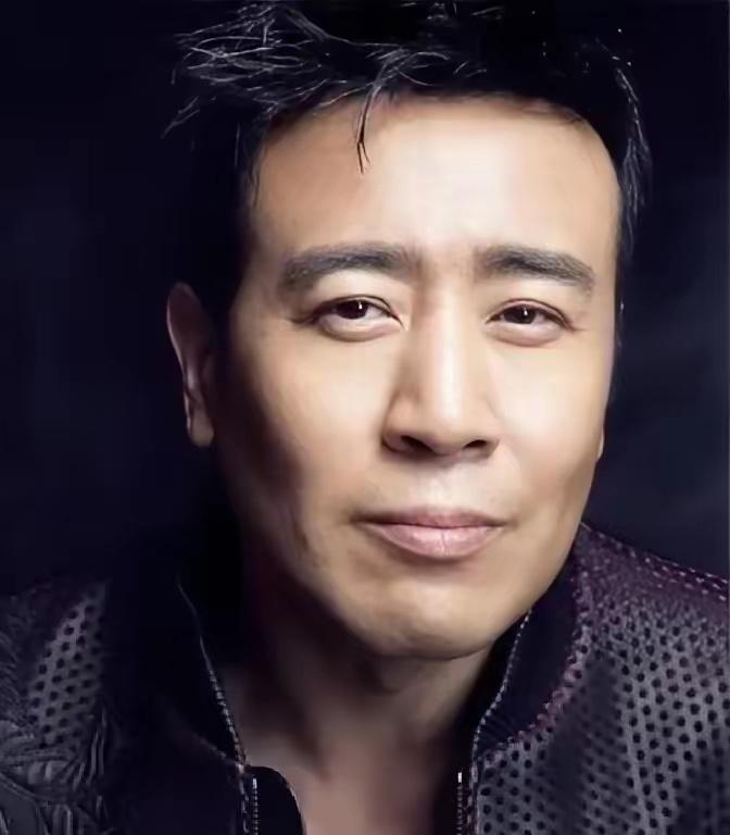 于和伟把他名下所有银行卡、房本、理财账户，全交到了宋林静手上。1999年，这个女