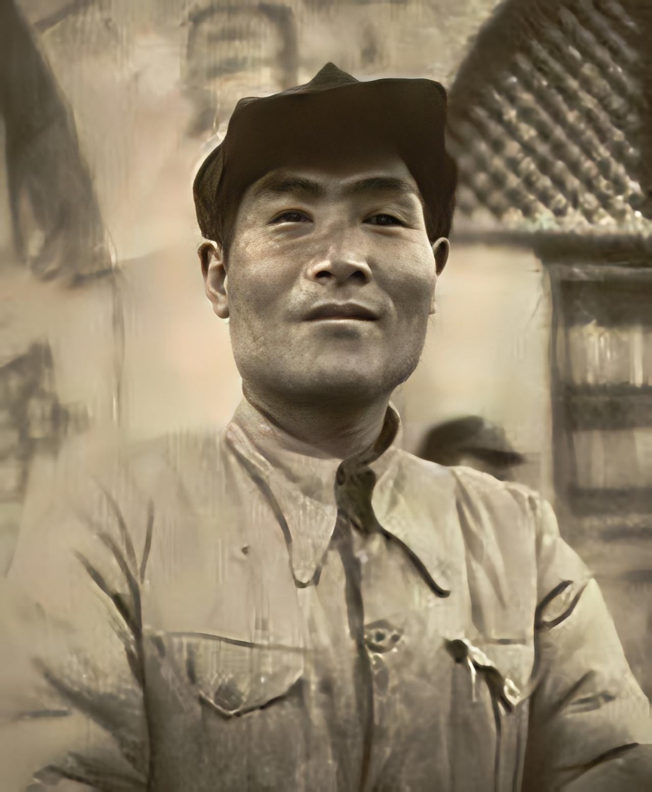 两大红军主力会师后，张国焘派秘书去看望萧劲光，然后亲自出马，拉拢萧劲光。张国焘别