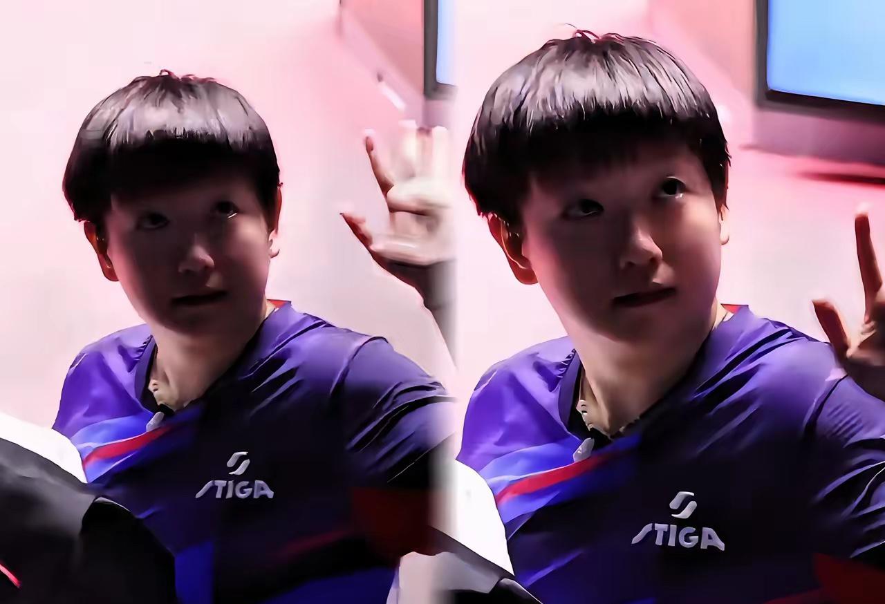 孙颖莎比赛完正要离场，观众席突然有位阿姨放开嗓子喊了一句：“莎莎，妈妈在这，妈