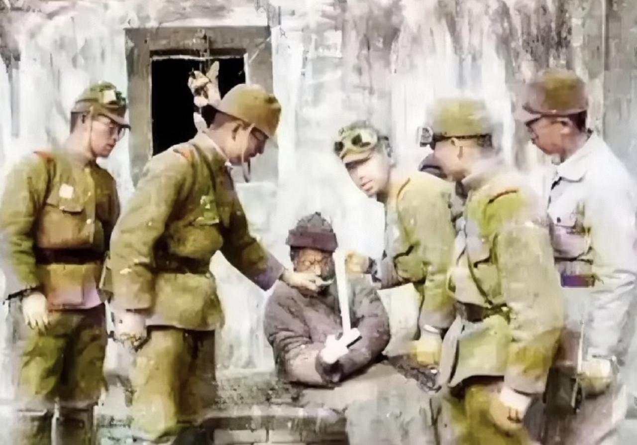 别再被抗日神剧骗了，侵华日军连手无寸铁的老人都不会放过。1938年11月安徽泗县