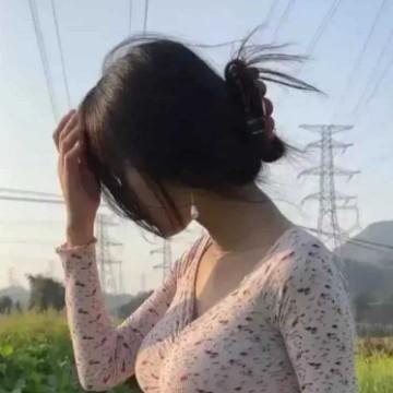 在她们身上，有一种沉淀的气息或特质，足以让遇到的人为之心动，为之心灵震撼。足以成