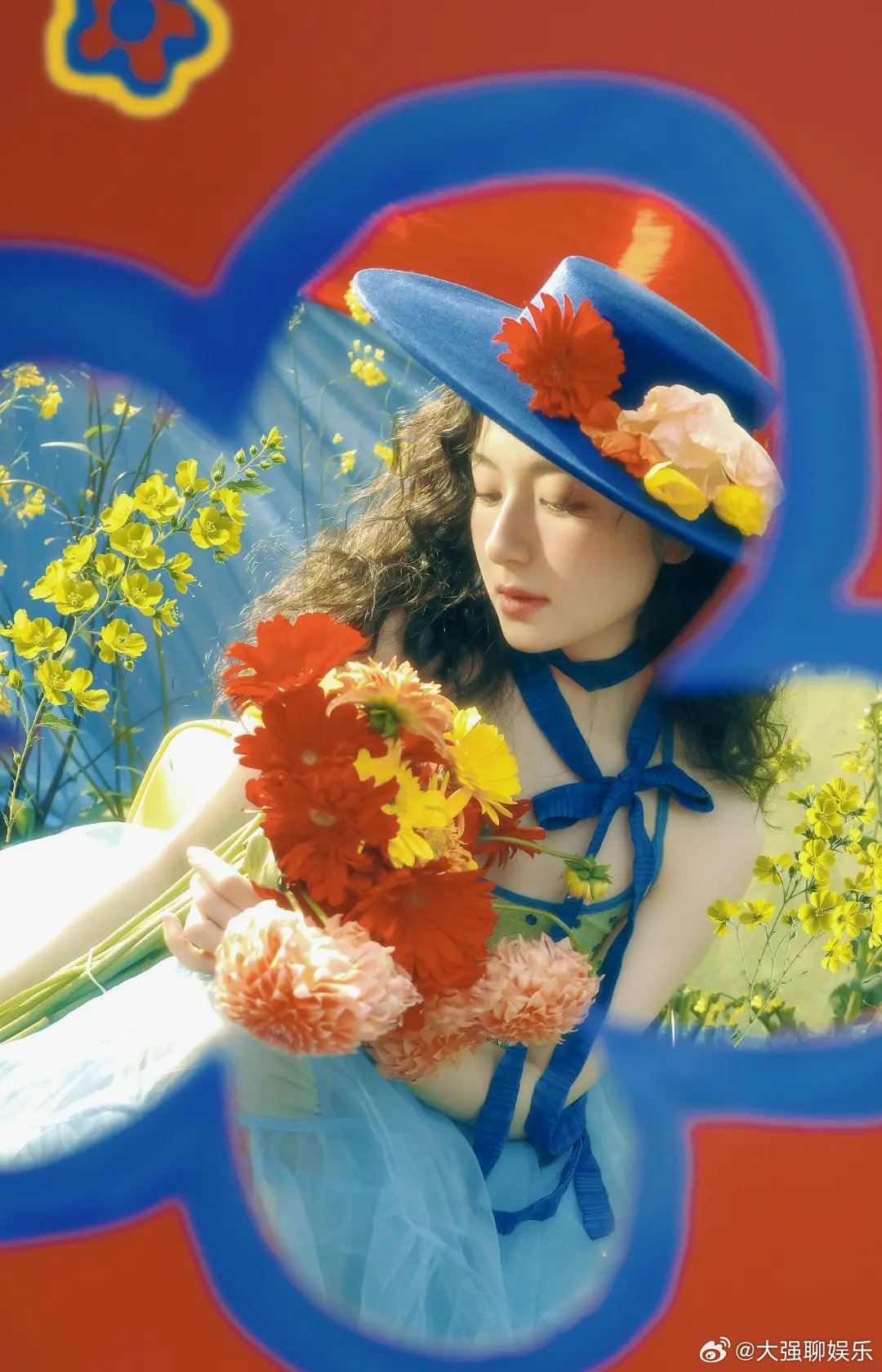 李兰迪油画少女写真当油画少女走进现实，整个世界都成了她的背景板。十六周年快乐，我