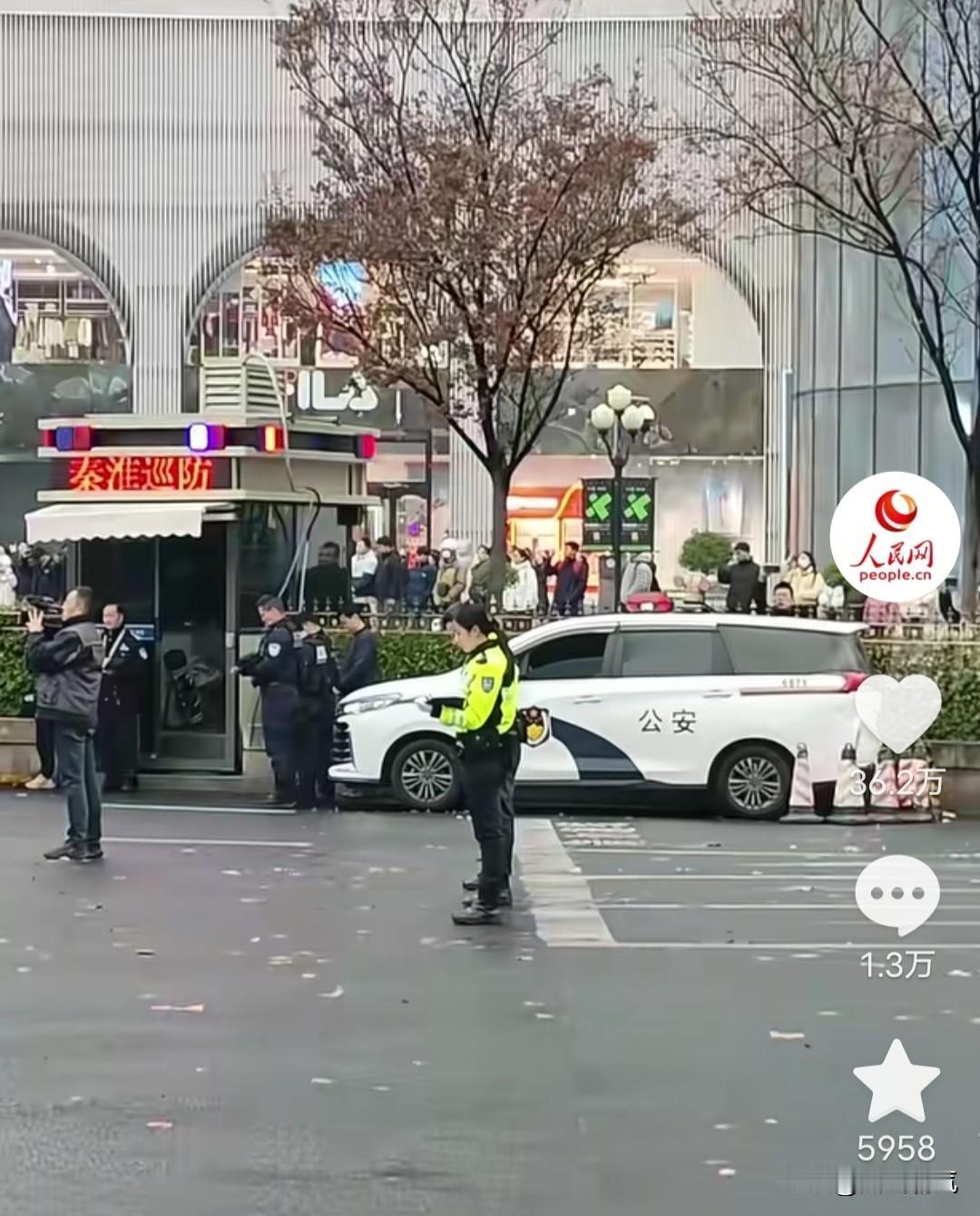 南京，今天在这一刻，所有人几乎都静住了，不是因为天气寒道路凝霜，也不是有突发情况