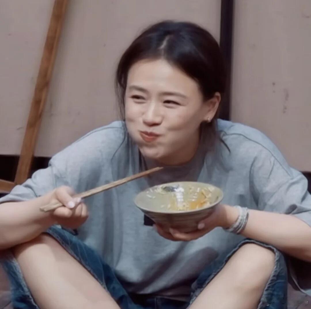 马思纯的这组吃饭图看一次笑一次哈哈哈哈哈​​​