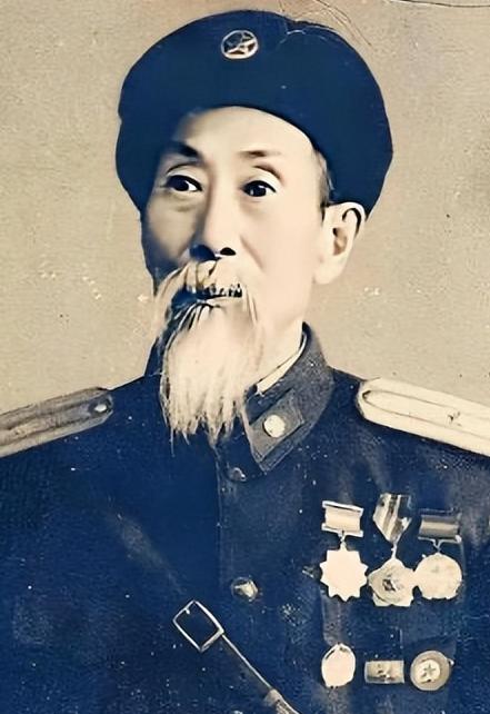 1955年授衔时，77岁的蒋维平不愿刮胡子，毛主席：那就开个特例吧。 195