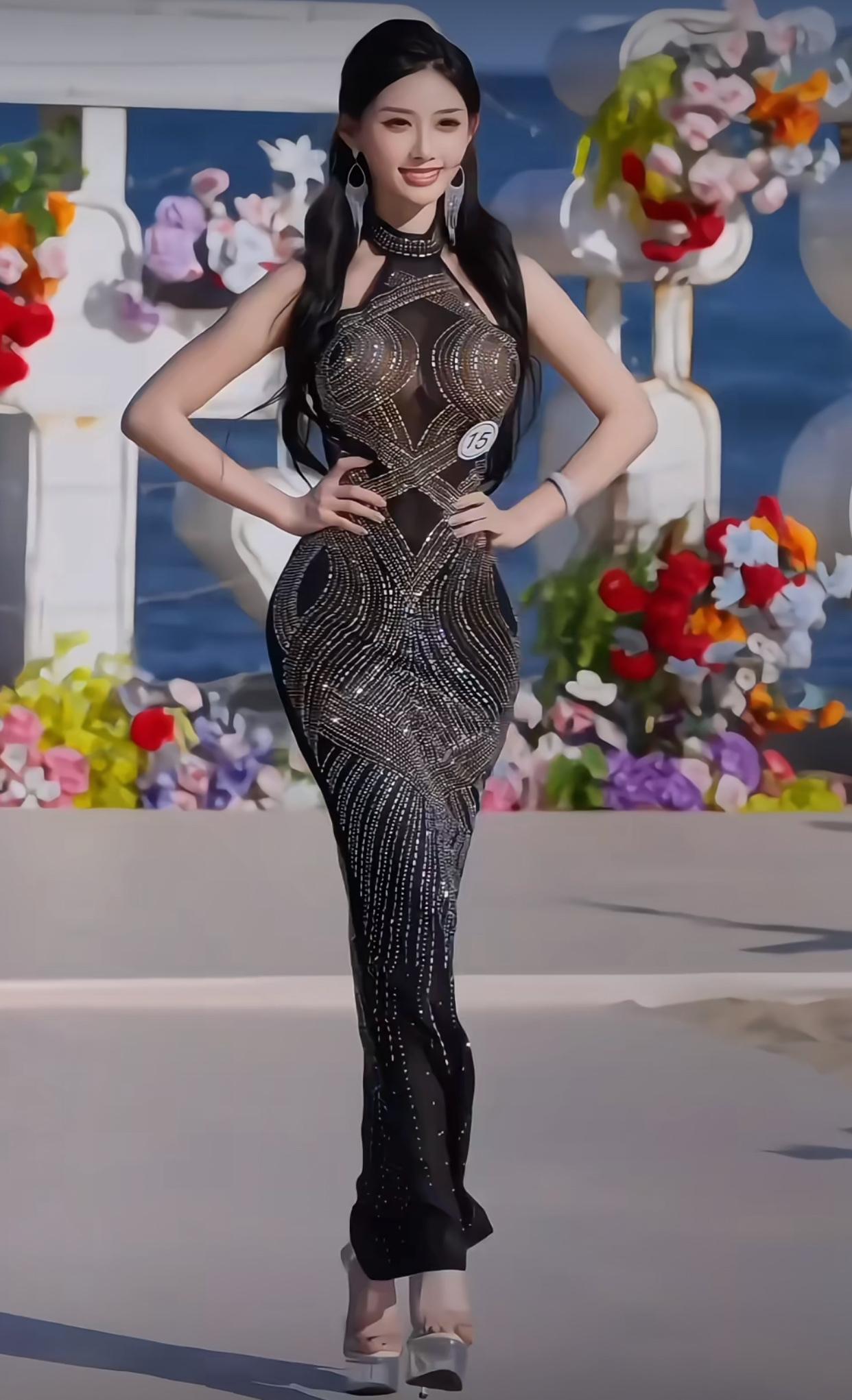 这个美女长得真漂亮，身材也是真好选美一定会得奖，就算不是冠军，高低也是个亚军