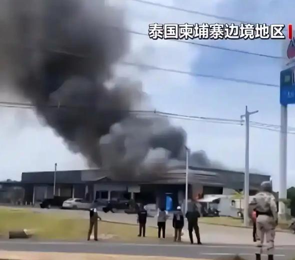 泰国釜底抽薪，下令封锁泰国湾，要掐断柬埔寨补给命脉泰柬局势彻底失控，特朗普前脚