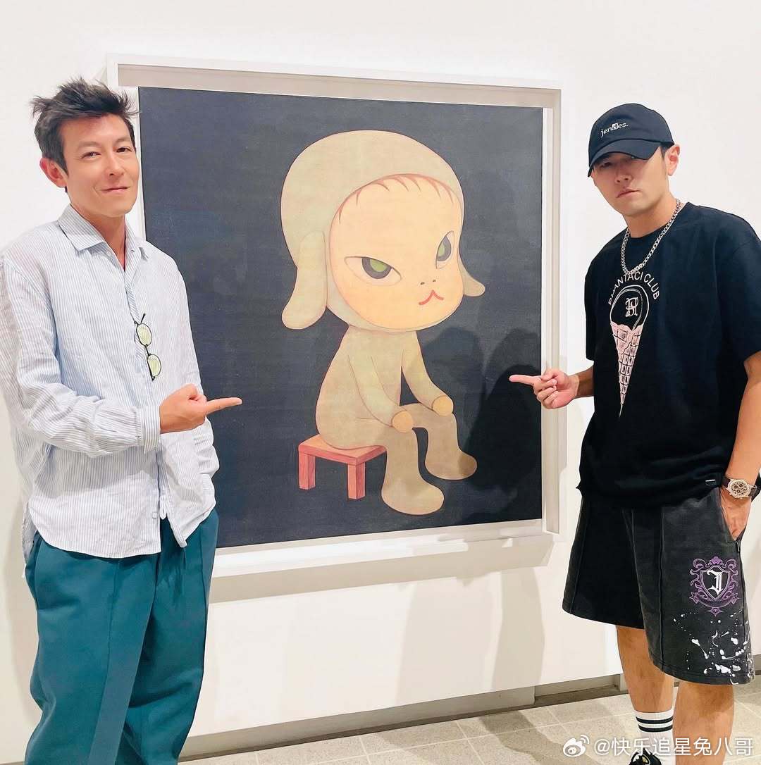 周杰伦陈冠希看展合照周杰伦陈冠希同框周杰伦陈冠希看展合照，哥俩好酷！​​​