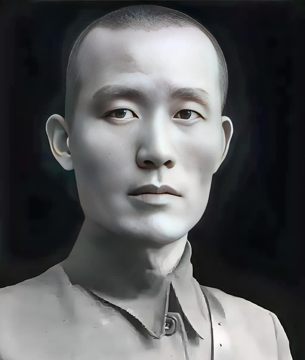 吴石牺牲后，一个叫徐会之的国民党中将接着干起了潜伏工作。他每天参加军方会议，接触