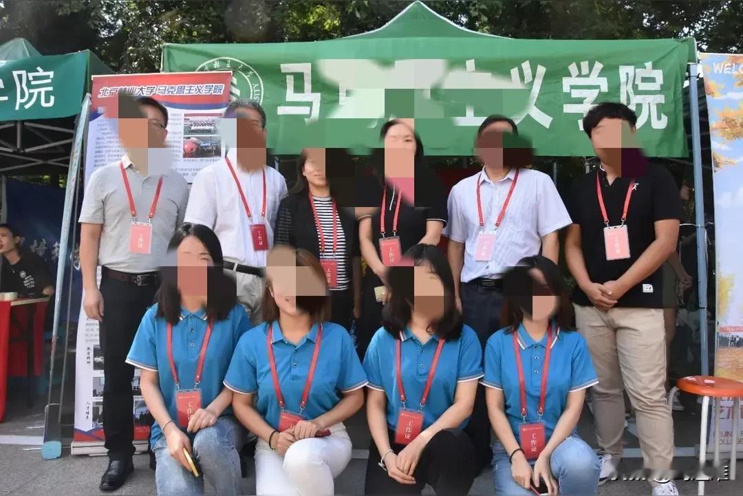 把马院改成留学生院，学生全部招收外国留学生，为他们国家培养又红又专的特色马院人才