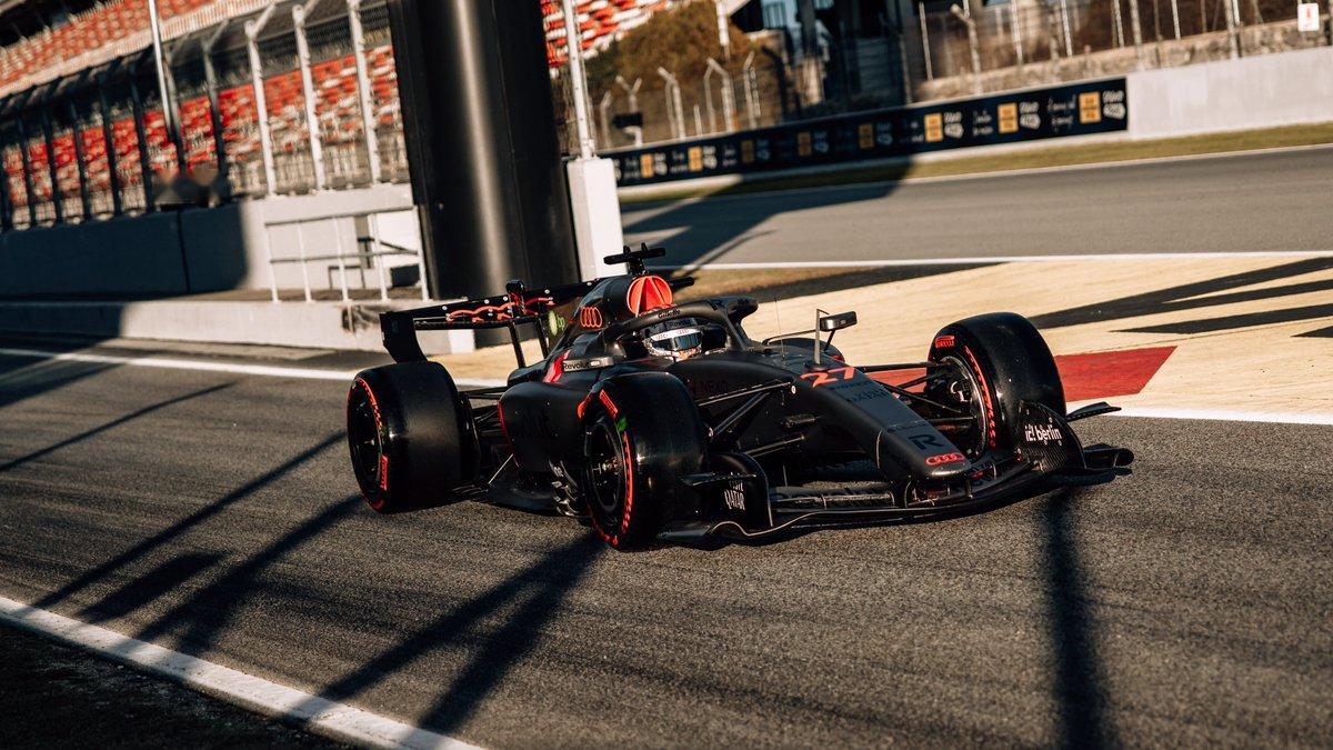 F1巴塞罗那封闭测试第三天⬇️在第三天的测试中，梅赛德斯、迈凯伦、Alpine、