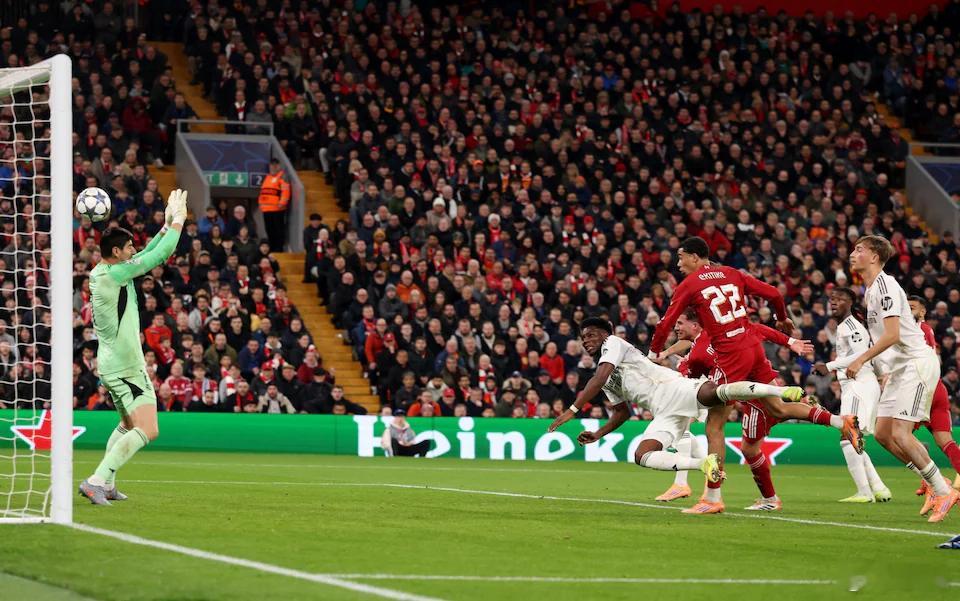 利物浦1比0皇马这是西甲领头羊？咋这么次啊！这场球说明西甲跟英超的差距还是极为