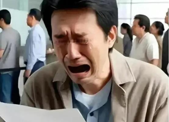 男子收到法院传票时，心里“咯噔”一下，但很快就镇定下来，心想：“我又没做错，怕啥