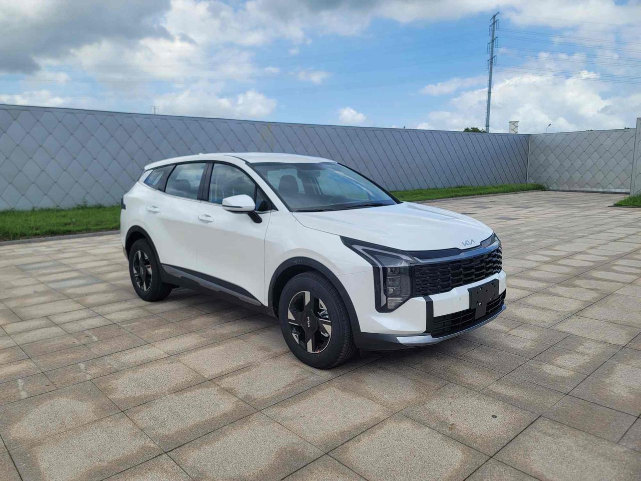 起亚新款狮铂拓界登录工信部：前脸微整形，10万出头的合资紧凑级SUV还香么我们在