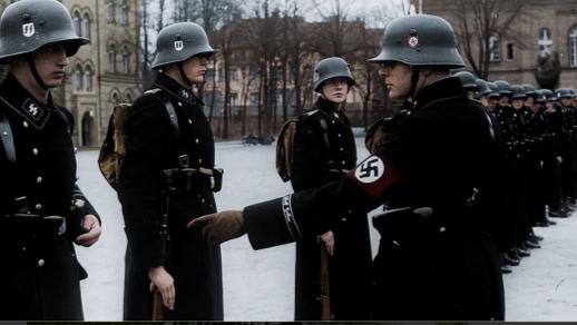 1944年，马克斯·温舍被盟军俘虏。令人意外的是，这位身高1米88的英俊军官因其