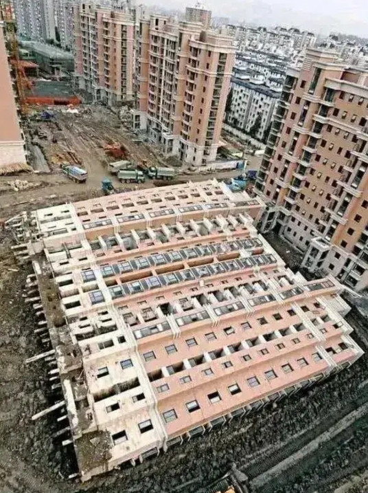 这图是真的还是假的楼房还能倒了